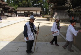 japan mount koya pelgrims