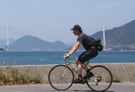 Japanse bouwsteen eilandjes en bruggen per fiets iki Travels reis japan