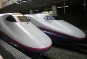 Trains in Japan iki Travels