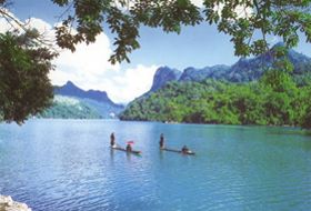 Ba Be meer Vietnam reis boottocht Ba Be meer Vietnam reis boottocht