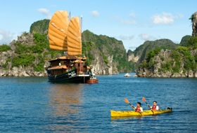 Vietnam vakantie Halong bay kano iki Travels