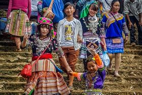 Vietnam fotografiereis Sapa markt kinderen