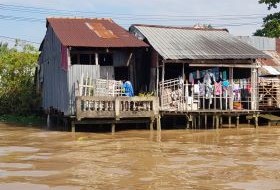 Vietnam Bouwsteen huisjes op water